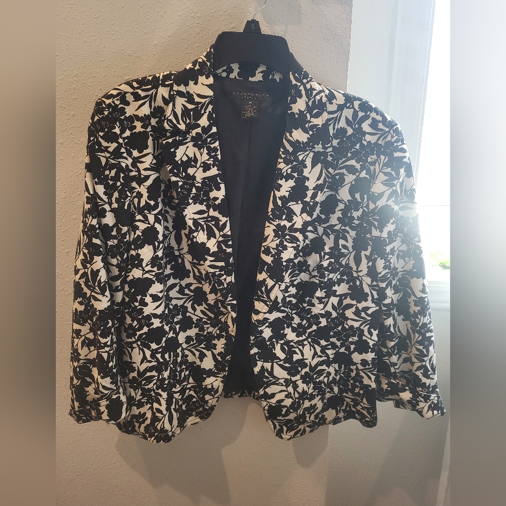 Apostrophe Black and White Floral Blazer